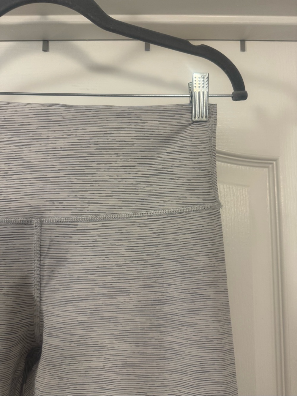 Lululemon Light Heather Gray High-Rise Leggings - Picture 4 of 8